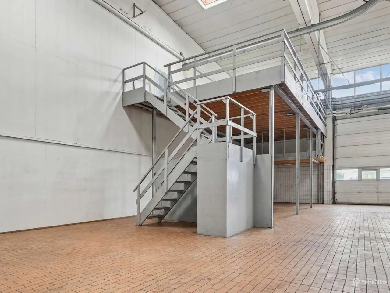 Billede 6 - 839 m² højlofter lager/værksted med kontor