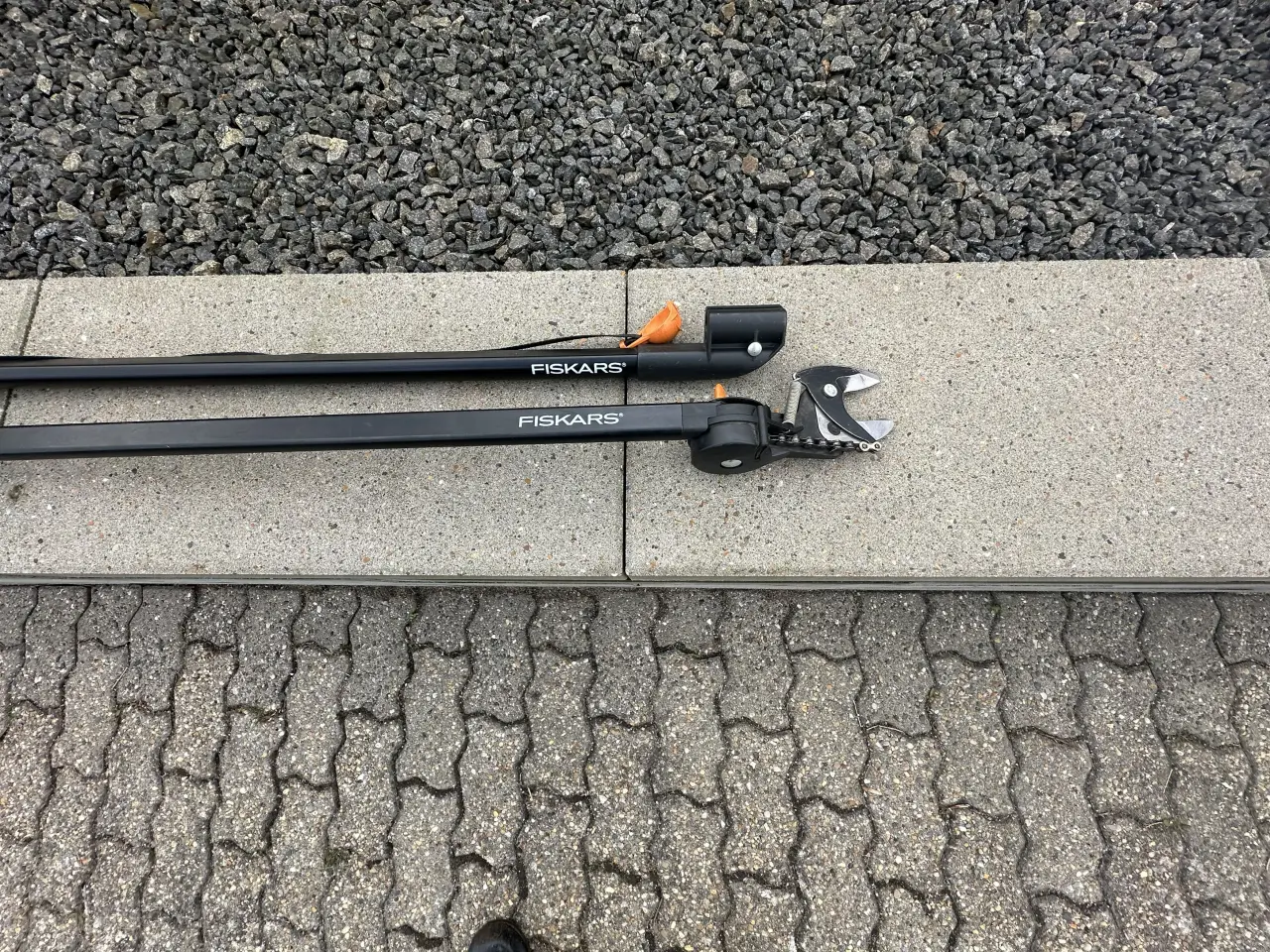 Billede 4 - Fiskars universalsaks med teleskopskaft