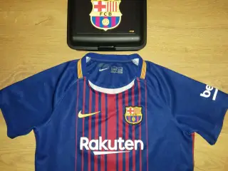 FC BARCELONA 2017 TRØJE STR. 6/7 ÅR OG NY MADKASSE