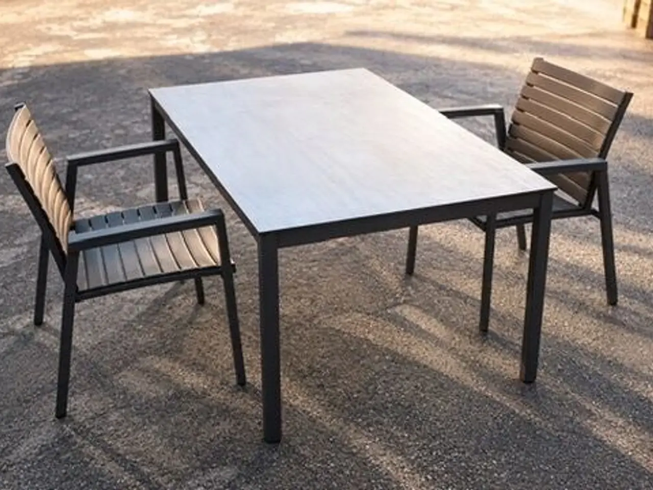 Billede 2 - CINAS havebord med 4 stole i lameller