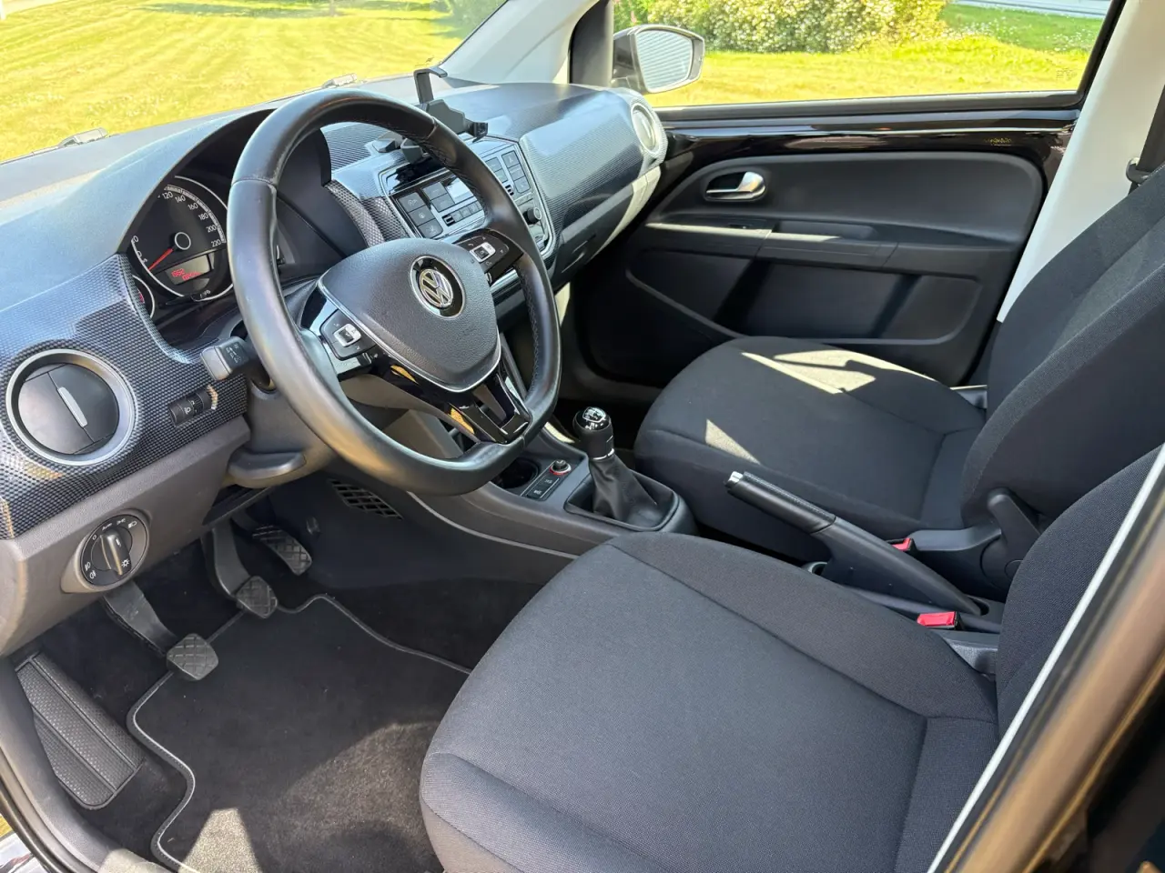 Billede 6 - VW UP med lavt km tal. 