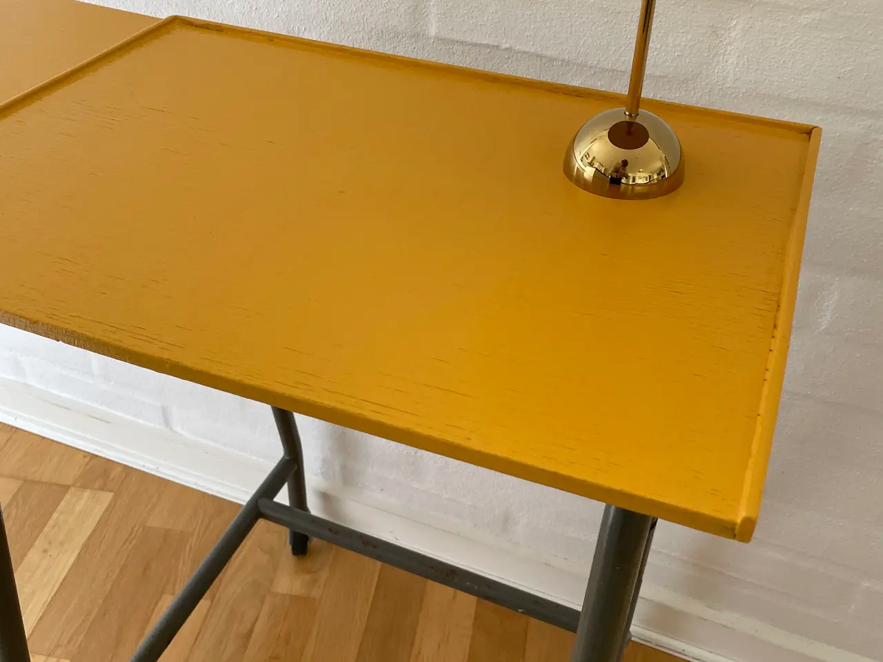 Billede 4 - Retro gult rullebord i industriel stil