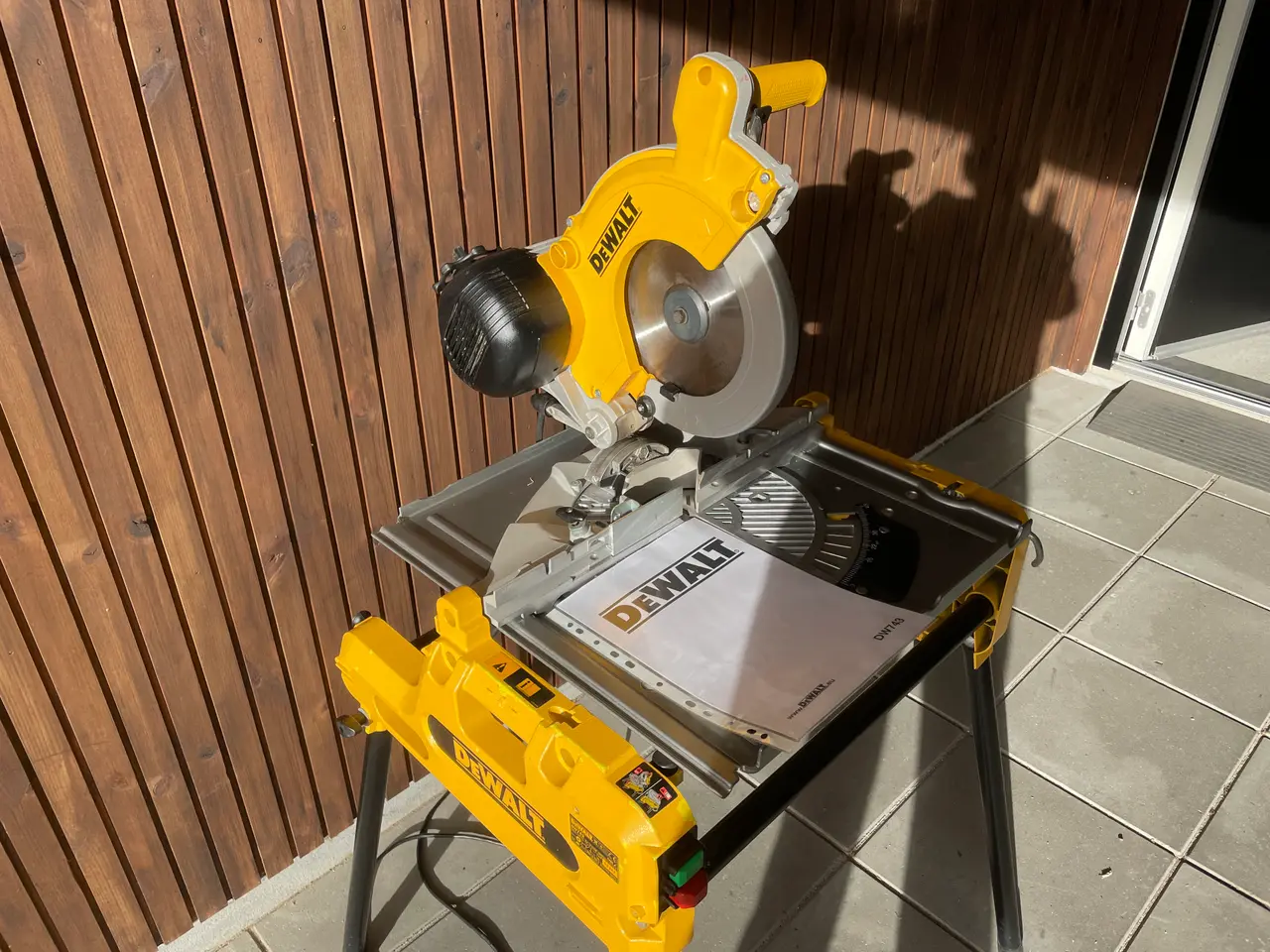 Billede 2 - DeWalt 743 N. Kapgeringssav på 4. Aft. Ben.
