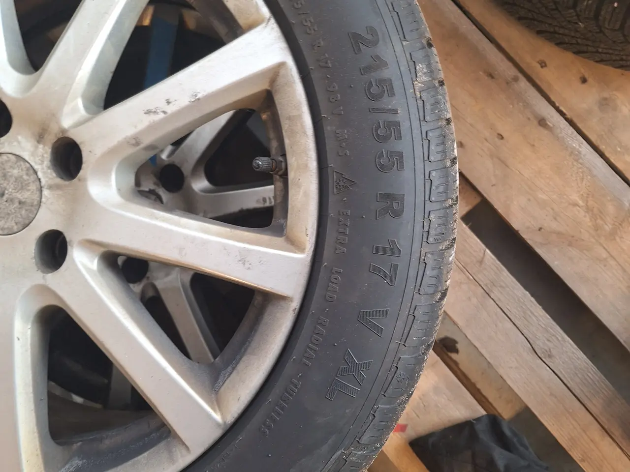 Billede 4 - Vinterdæk med alufælge 215/55 R17 Toyota avensis