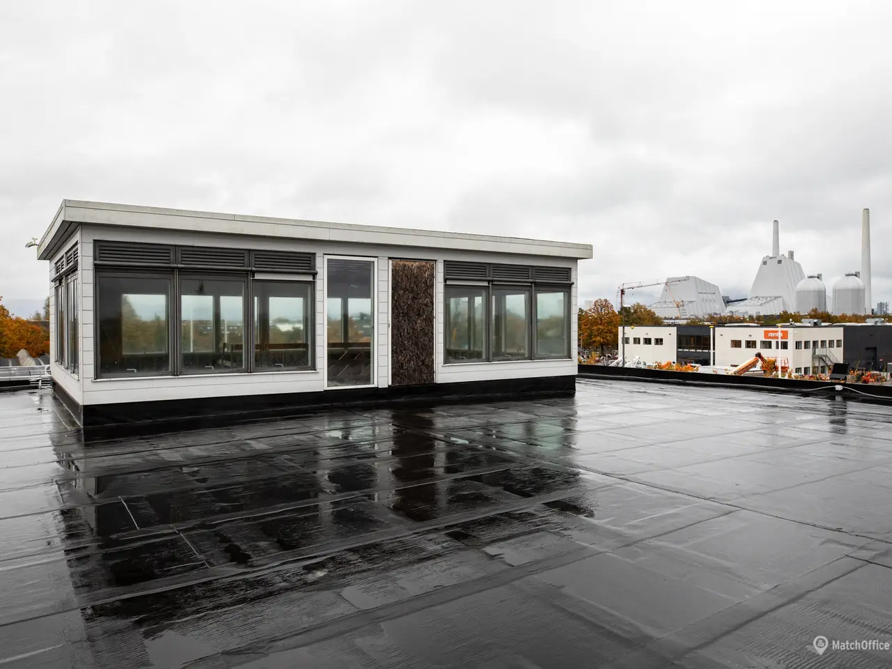 Billede 10 - Stor og renoveret domicilejendom med lager og kontor.