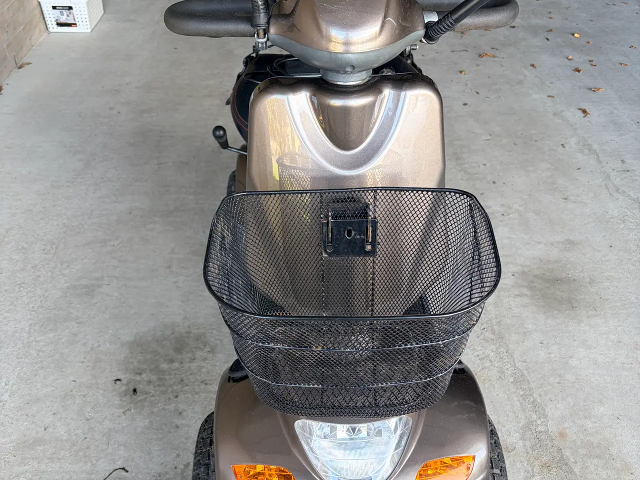 Billede 1 - El scooter 5 år kører godt. Brugt men ok stand.