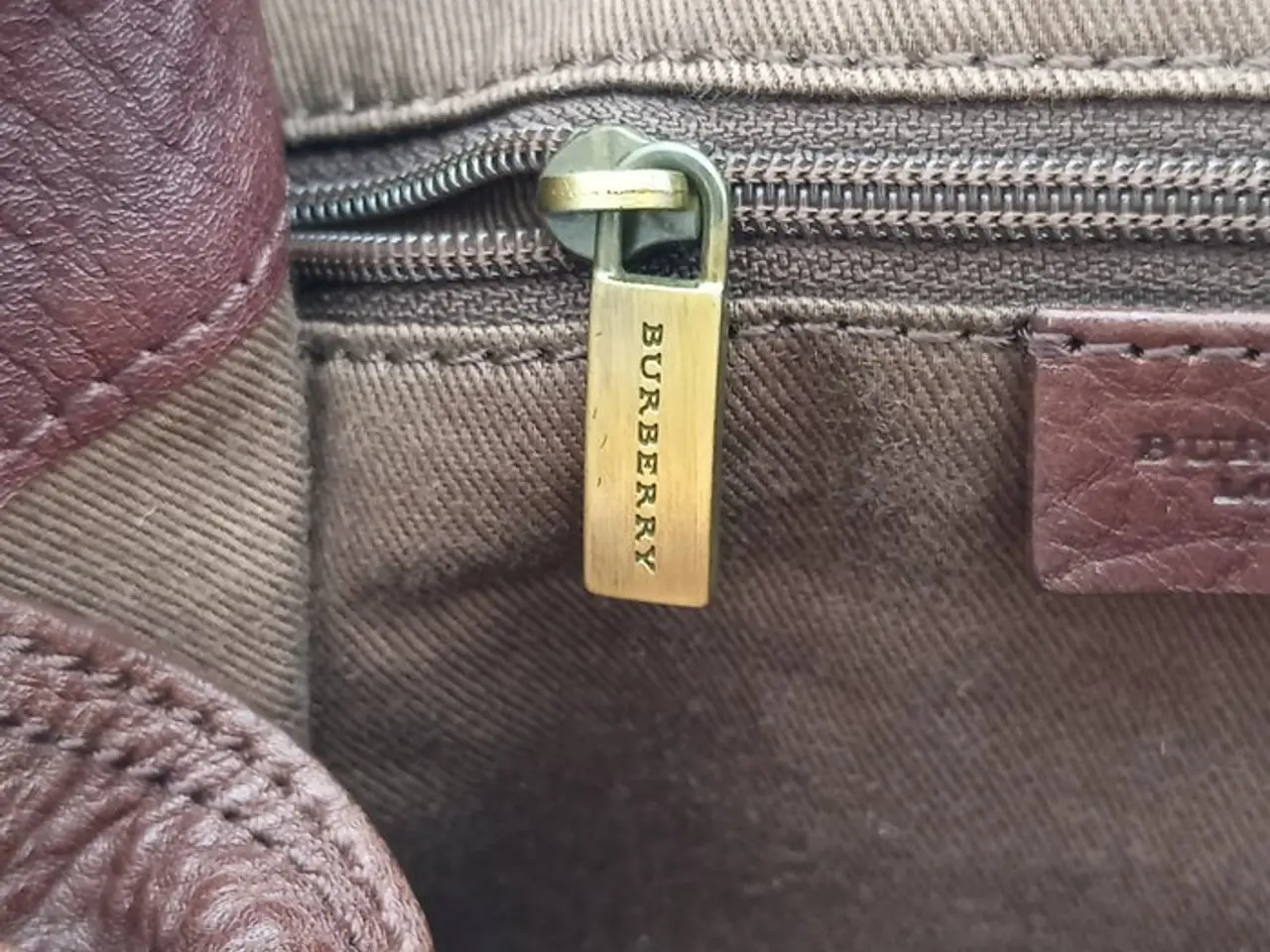 Billede 4 - Burberry Taske af lyst print lærred og brunt skind