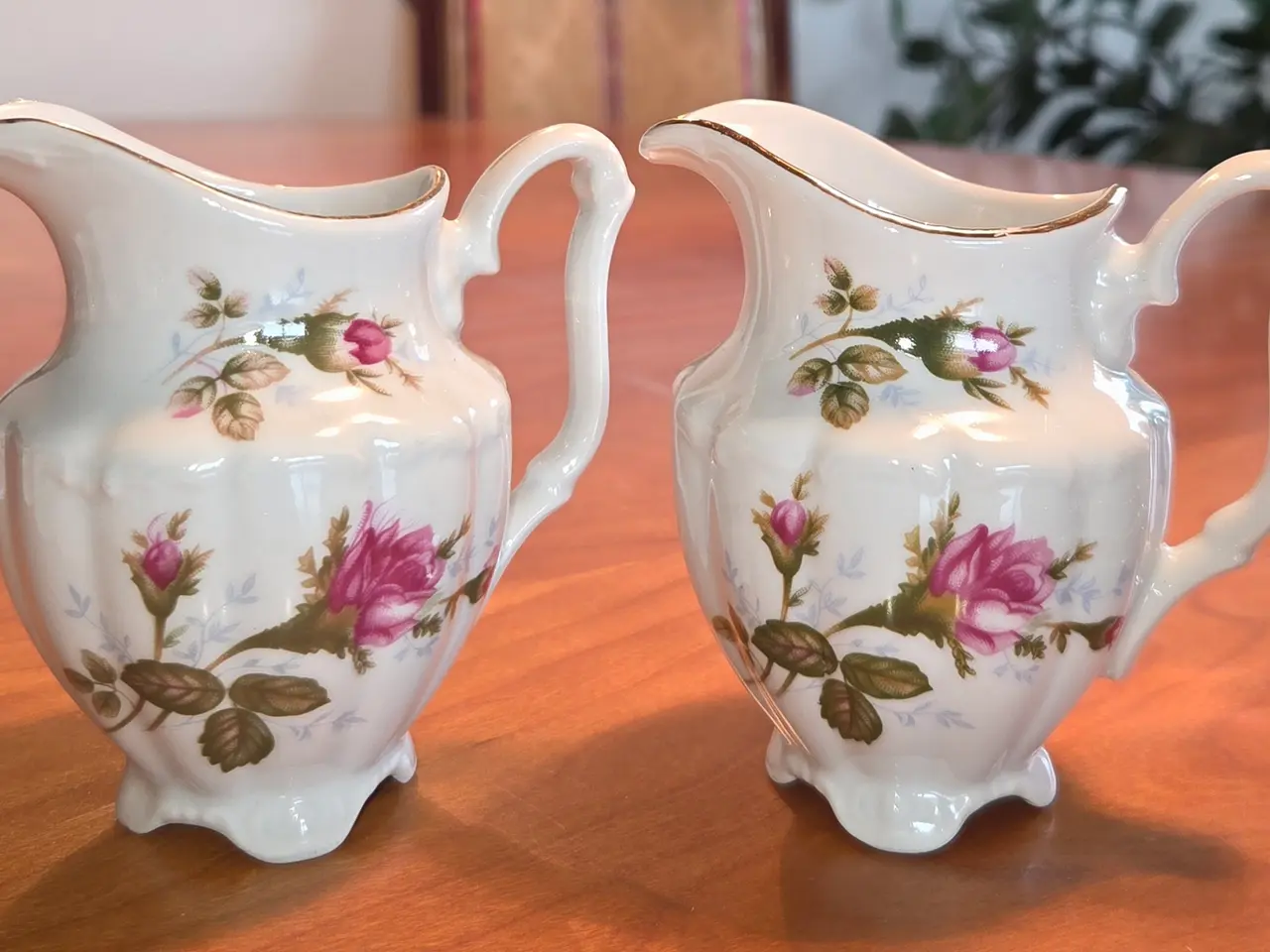 Billede 2 - Marie Therese kaffestel med rosenmotiv og guldkant