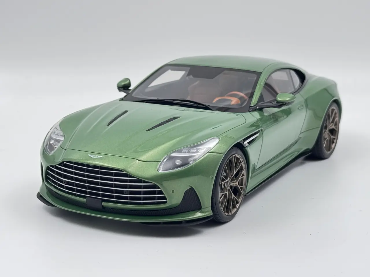 Billede 1 - 2023 Aston Martin DB12 - 1:18