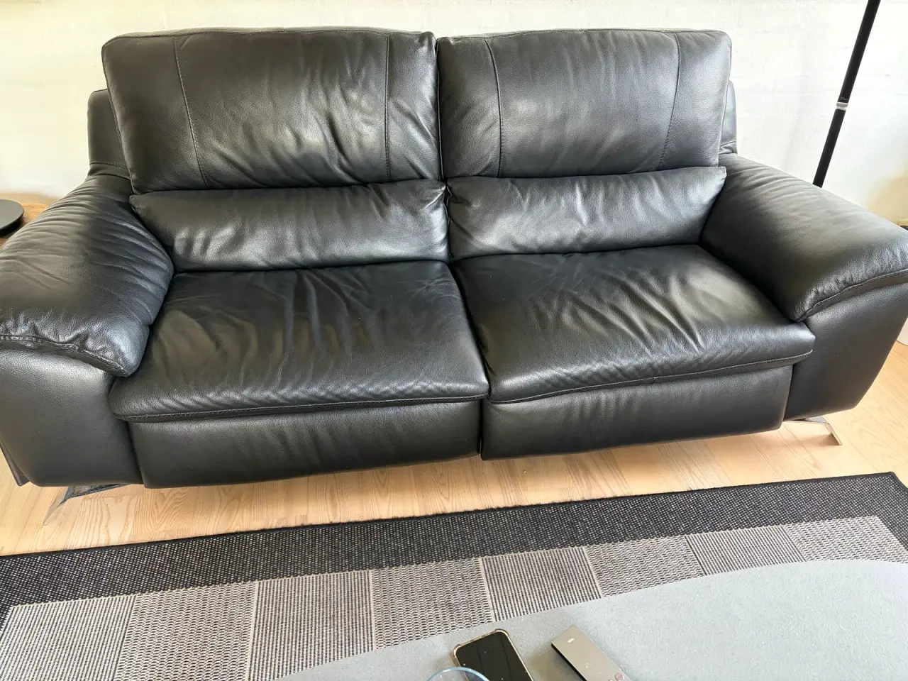 Billede 1 - Sort læder sofa med el