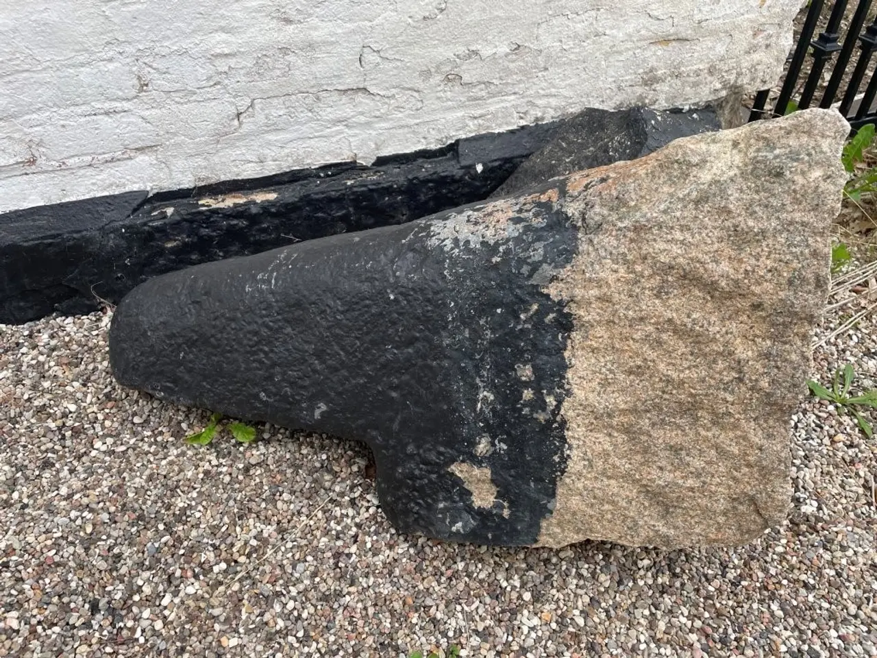 Billede 1 - To granit pullert