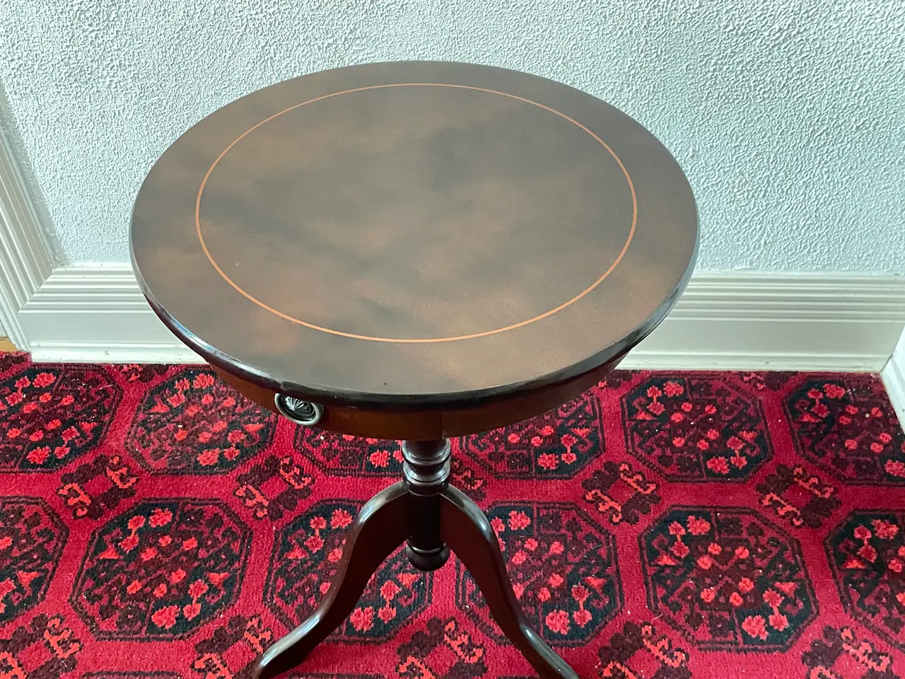 Billede 2 - Flot rundt sidebord i engelsk stil – Ø44,5 cm.