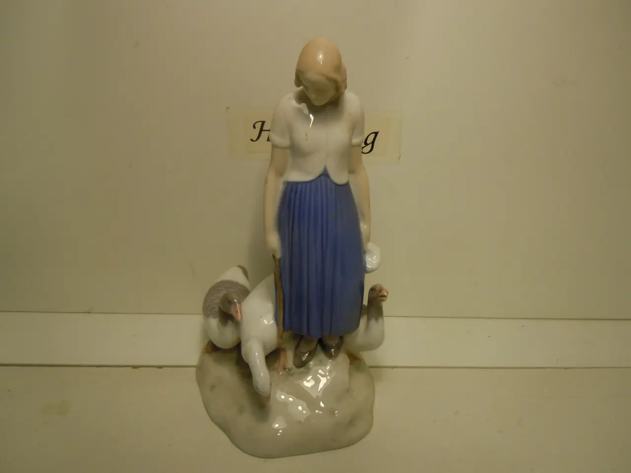 Billede 1 - OPHØRSUDSALG B&G Gåsepige figur nr 2254