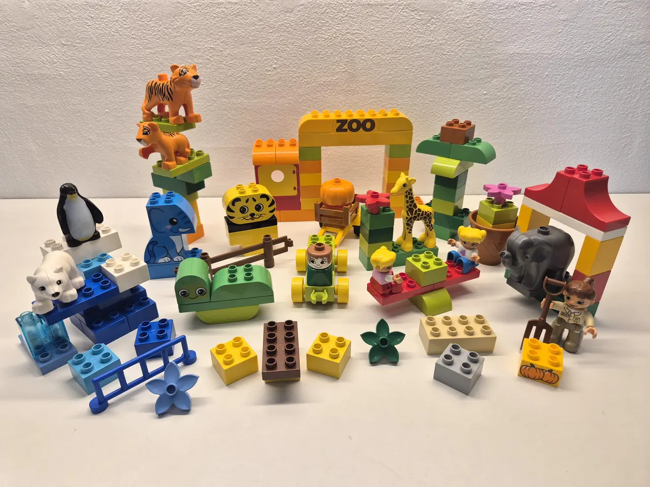 Billede 1 - Duplo Zoo Mange Dyr samt forskellige figurer og kl
