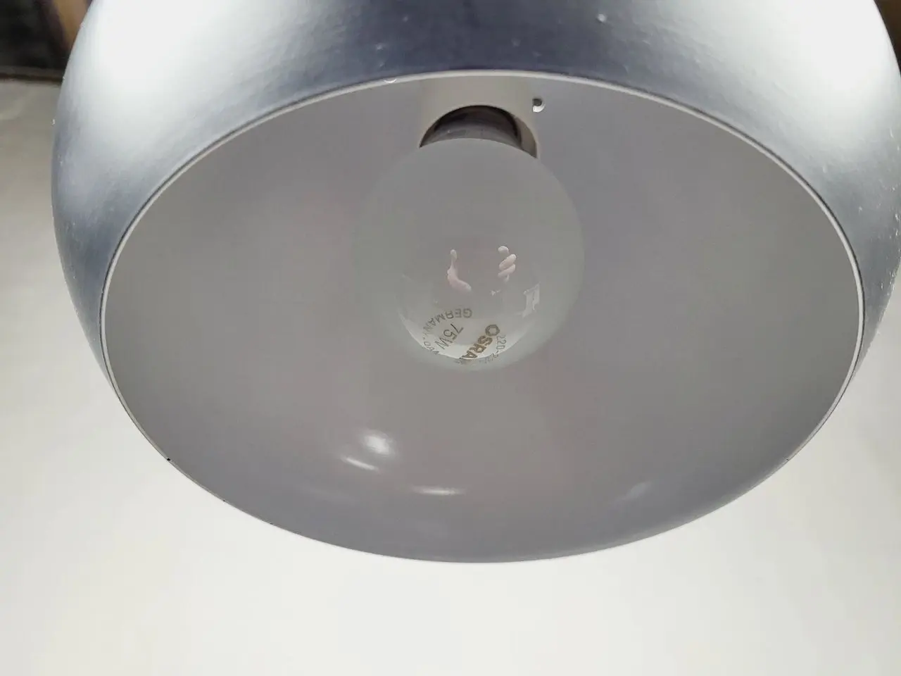 Billede 3 - Fin sort Ball loft lampe med stofledning