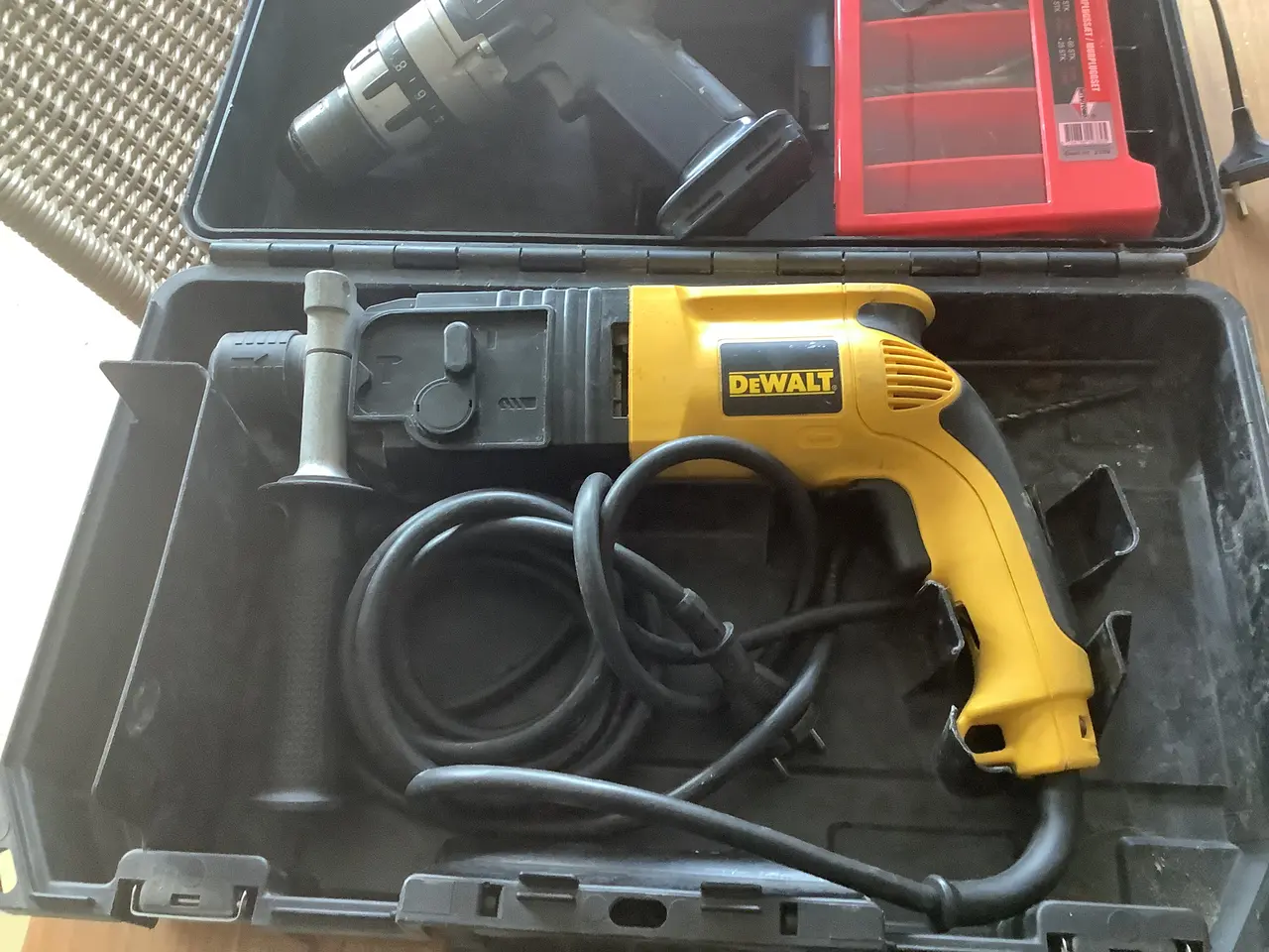 Billede 1 - DeWalt boremaskine i kuffert og AEG bore-skrue mad
