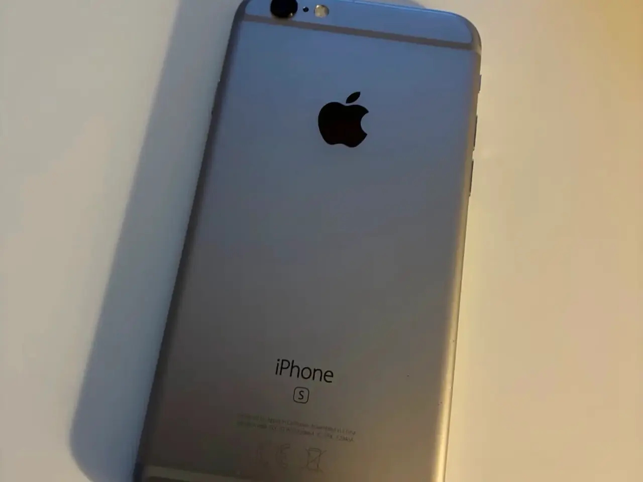 Billede 3 - Apple iPhone 6s - pæn stand - har 2 stk,