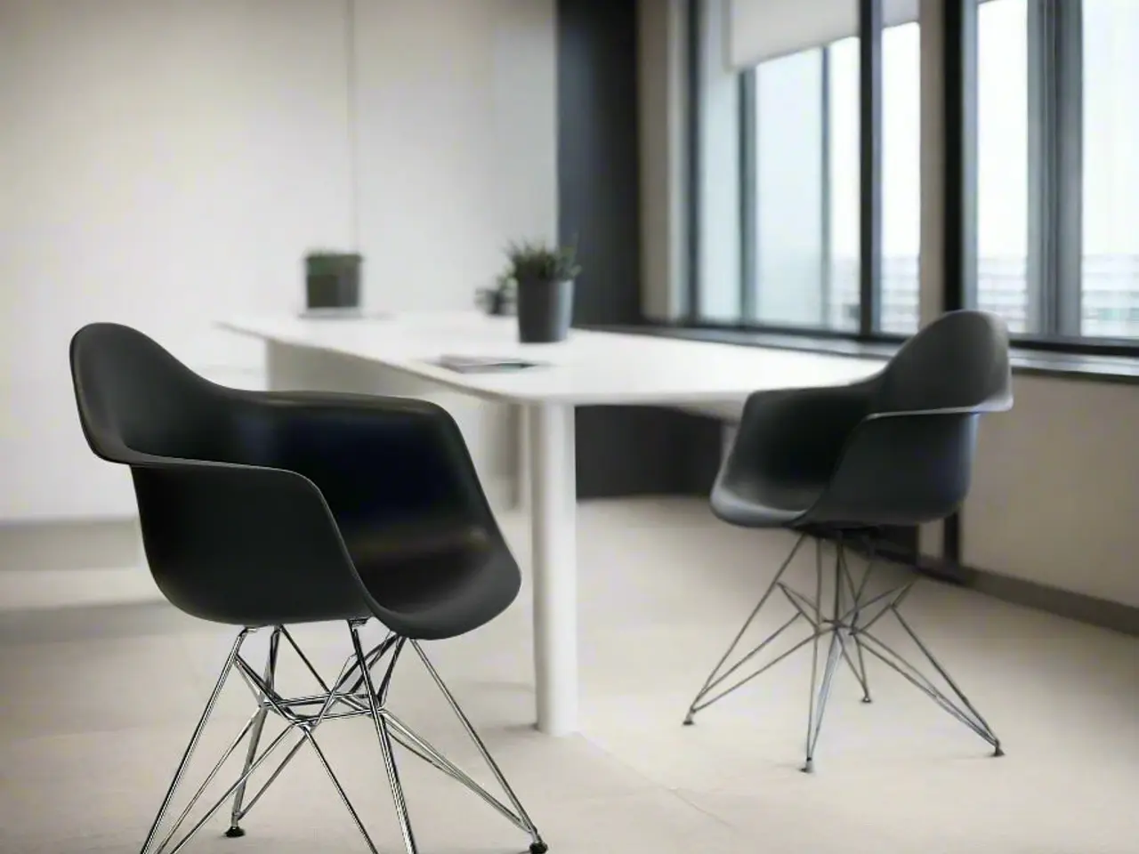 Billede 2 - Vitra Plastic Armchair DAR Stol – Sort Krom Stel
