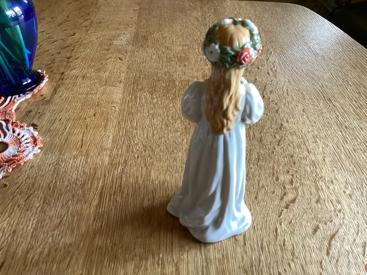 Billede 4 - KGL Pige m/buket og blomsterkrans i hår