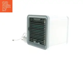 Bordventilator med USB-strømforsyning fra Livington (str. 16,5 x 16,5 x 16,5 cm)