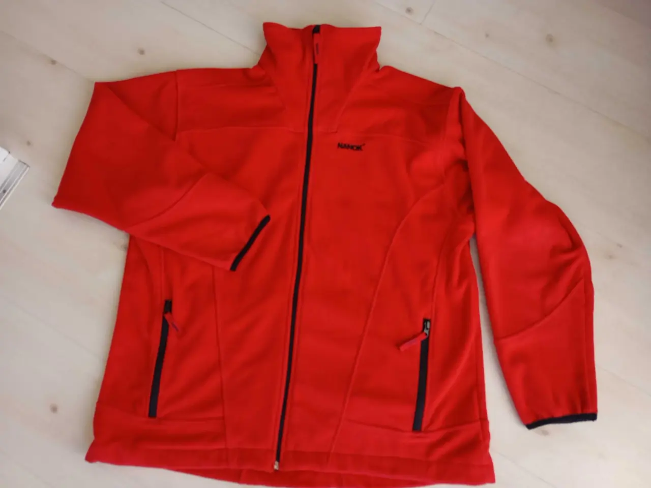 Billede 1 - NANOK Fleece jakke. Rød