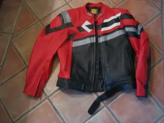 Mc Jakke, IXS, str. 52