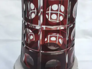 Rød vase - Bøhmisk krystal ?