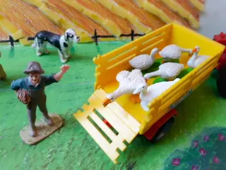 25 Bondegårdsdyr, Traktor med vogn m.m.