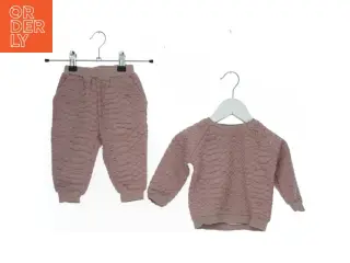 Rosa baby sæt fra Sofie Schnoor (str. 74)
