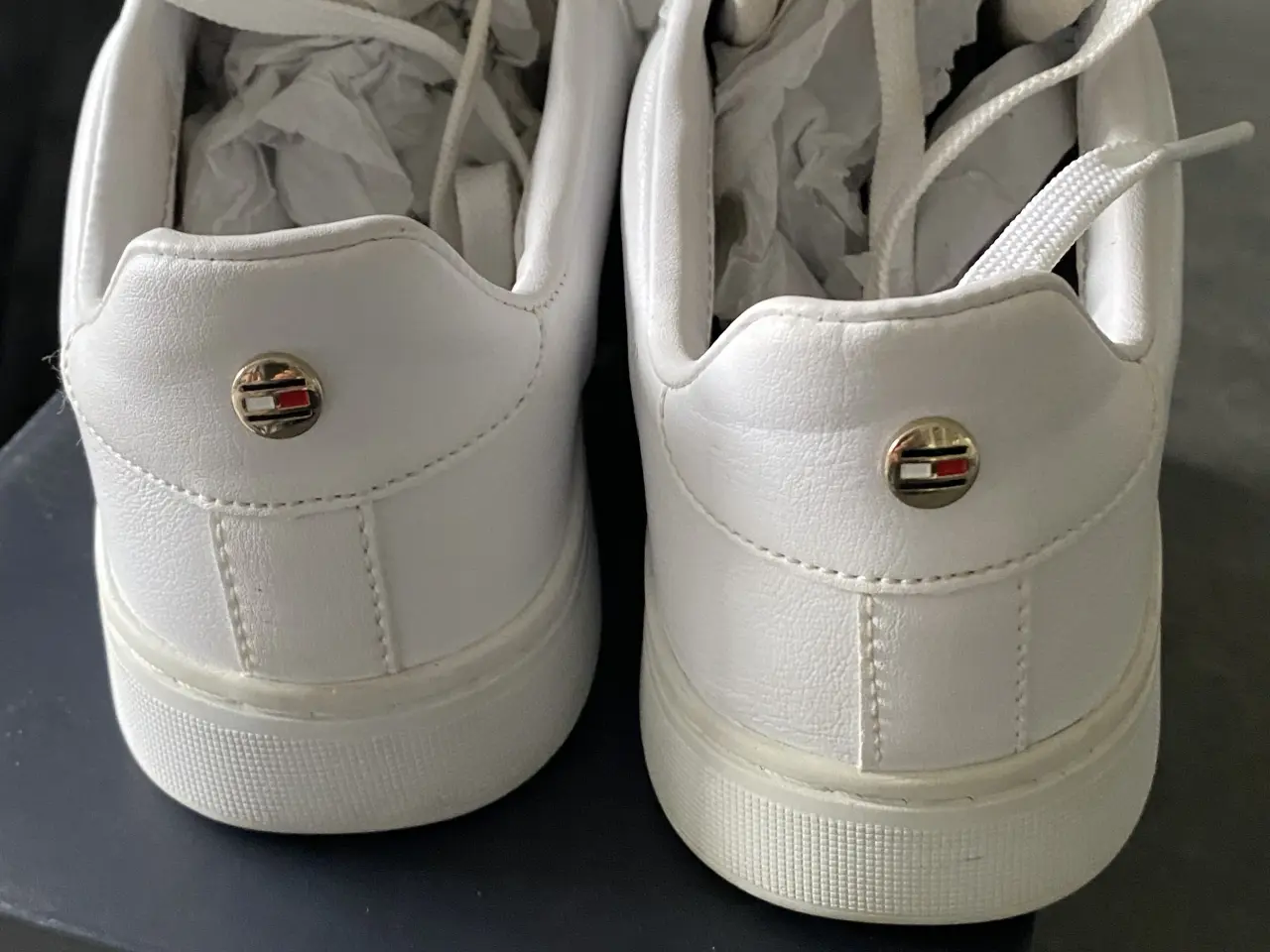 Billede 3 - Super fede sneakers med guld detaljer😍🤗