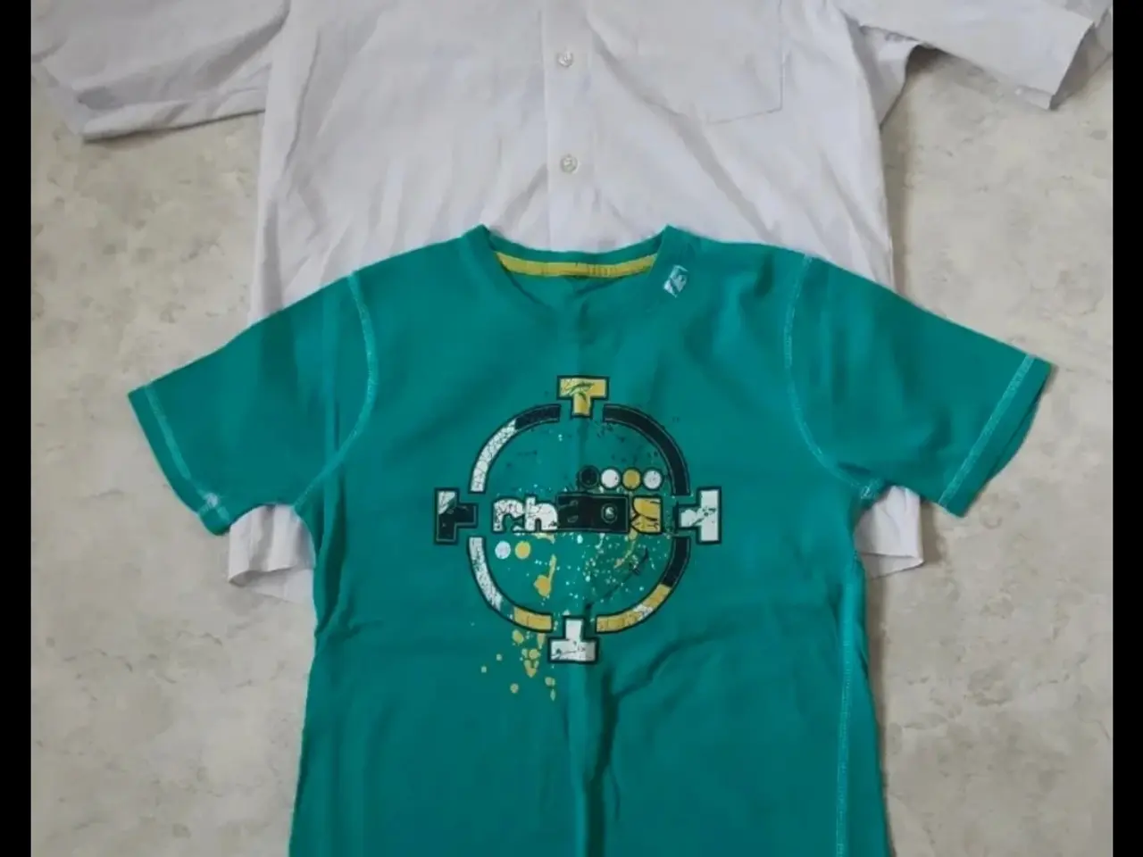 Billede 1 - Skjorte og t-shirt sæt.