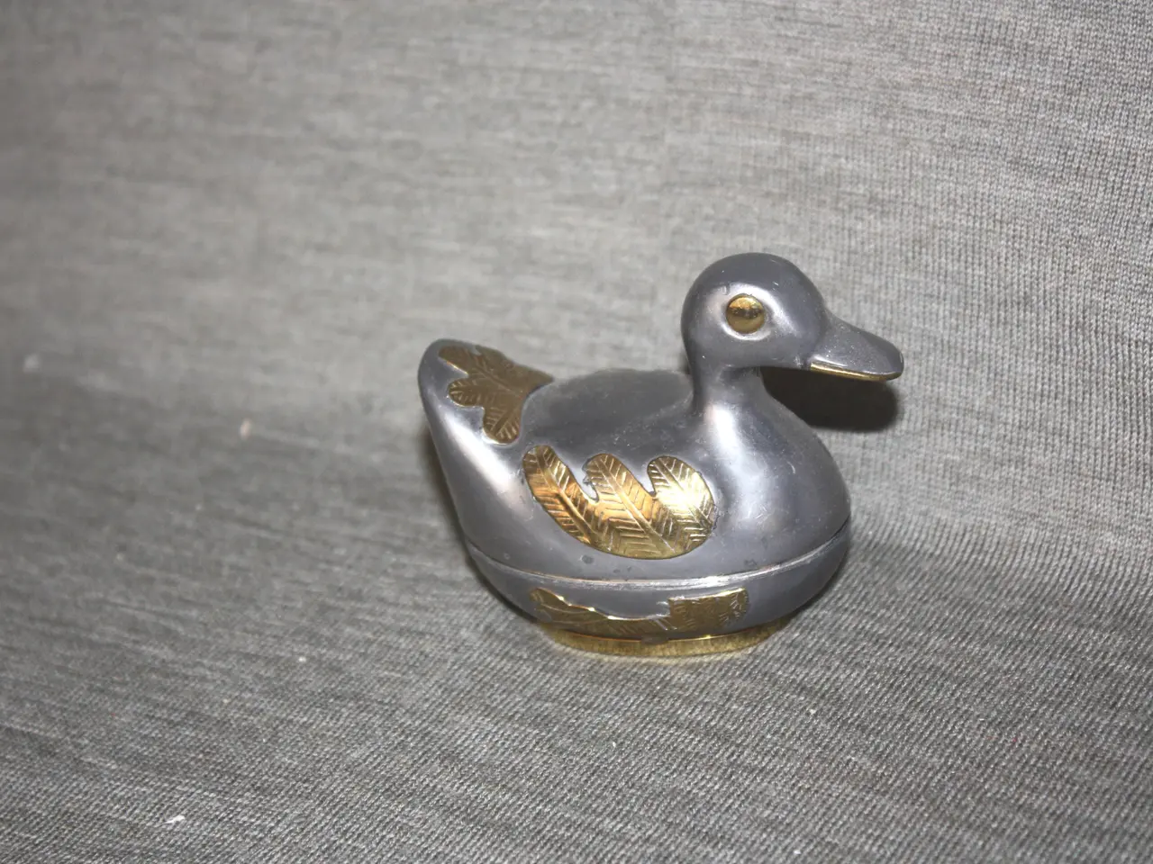 Billede 3 - Lille skrin / figur i metal længde 7,5 cm