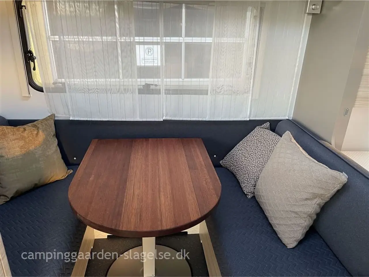 Billede 3 - 2022 - Adria Altea 402 PH   Adria Altea 402 – kompakt campingvogn med dobbeltseng