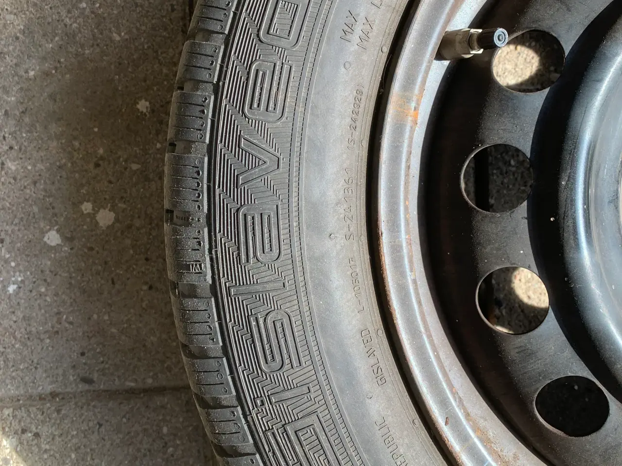 Billede 2 - Vinterdæk på stål fælge til Toyota Yaris.