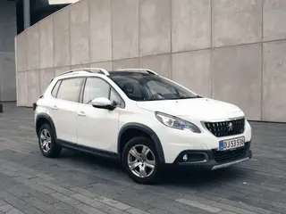 Peugeot 2008 BlueHDi 100 Selection Sky