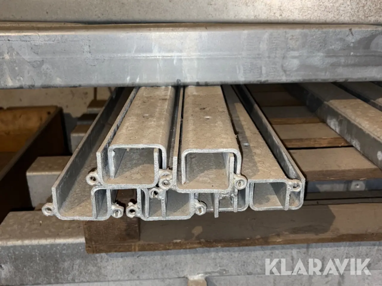 Billede 4 - Hegnsstolper Galvaniseret til dobbelt klinkprofiler