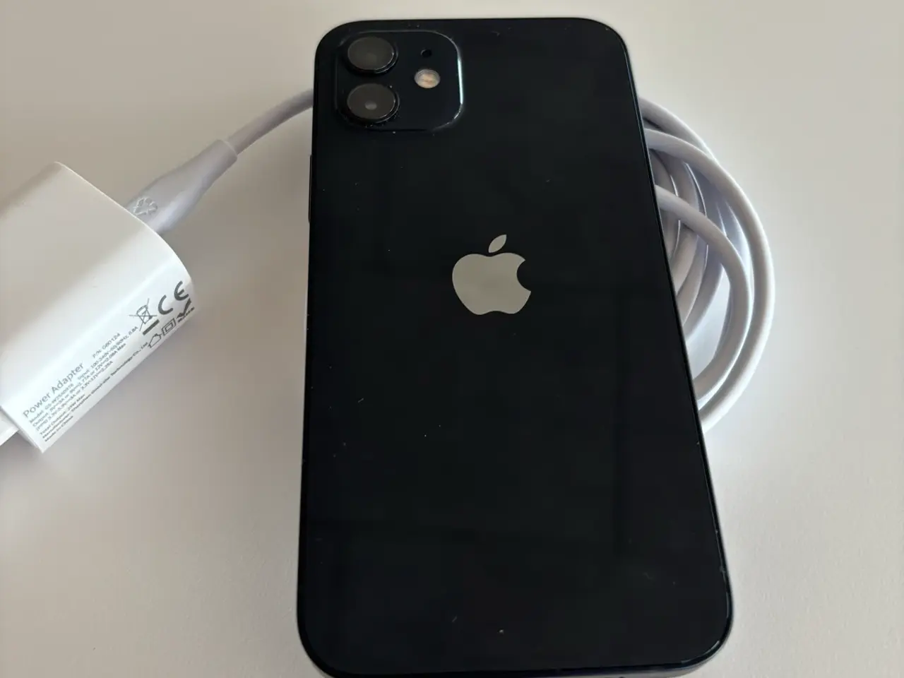 Billede 2 - Velholdt iPhone 12 64gb i sort
