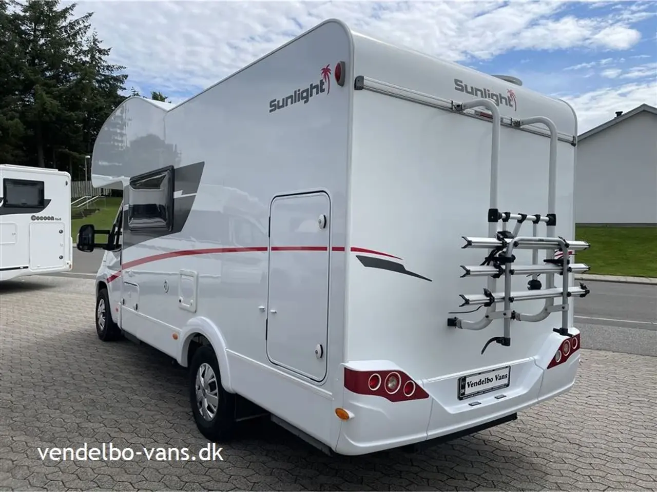 Billede 2 - 2019 - SunLight A 68 EN EJERS - Praktisk familecamper med køjer, 6 sele -og sovepladser - variabel garage
