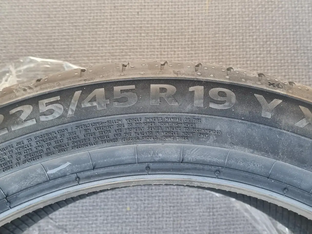 Billede 1 - 225/45-19" Continental
