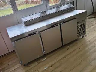 Køle bord og kasse apperet stk 3000 kr virker