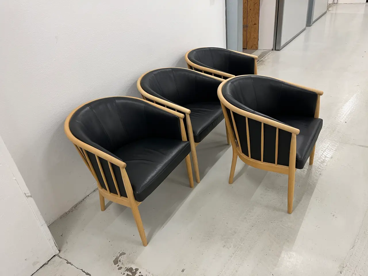 Billede 3 - Stouby Lux Loungestole med sort semianilin læder.