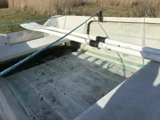 14 F Jolle og trailer