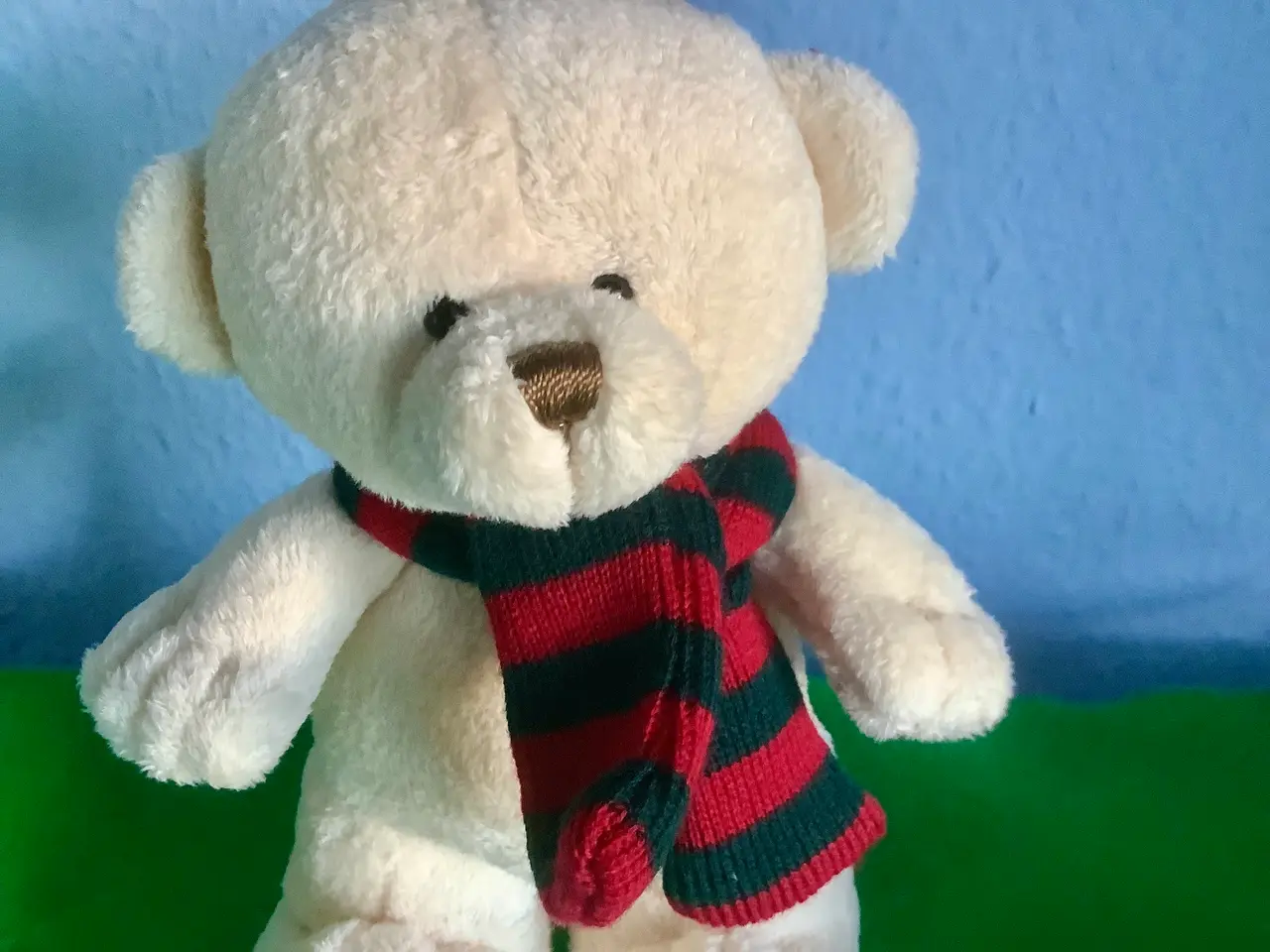 Billede 2 - Hvid bamse med halstørklæde.