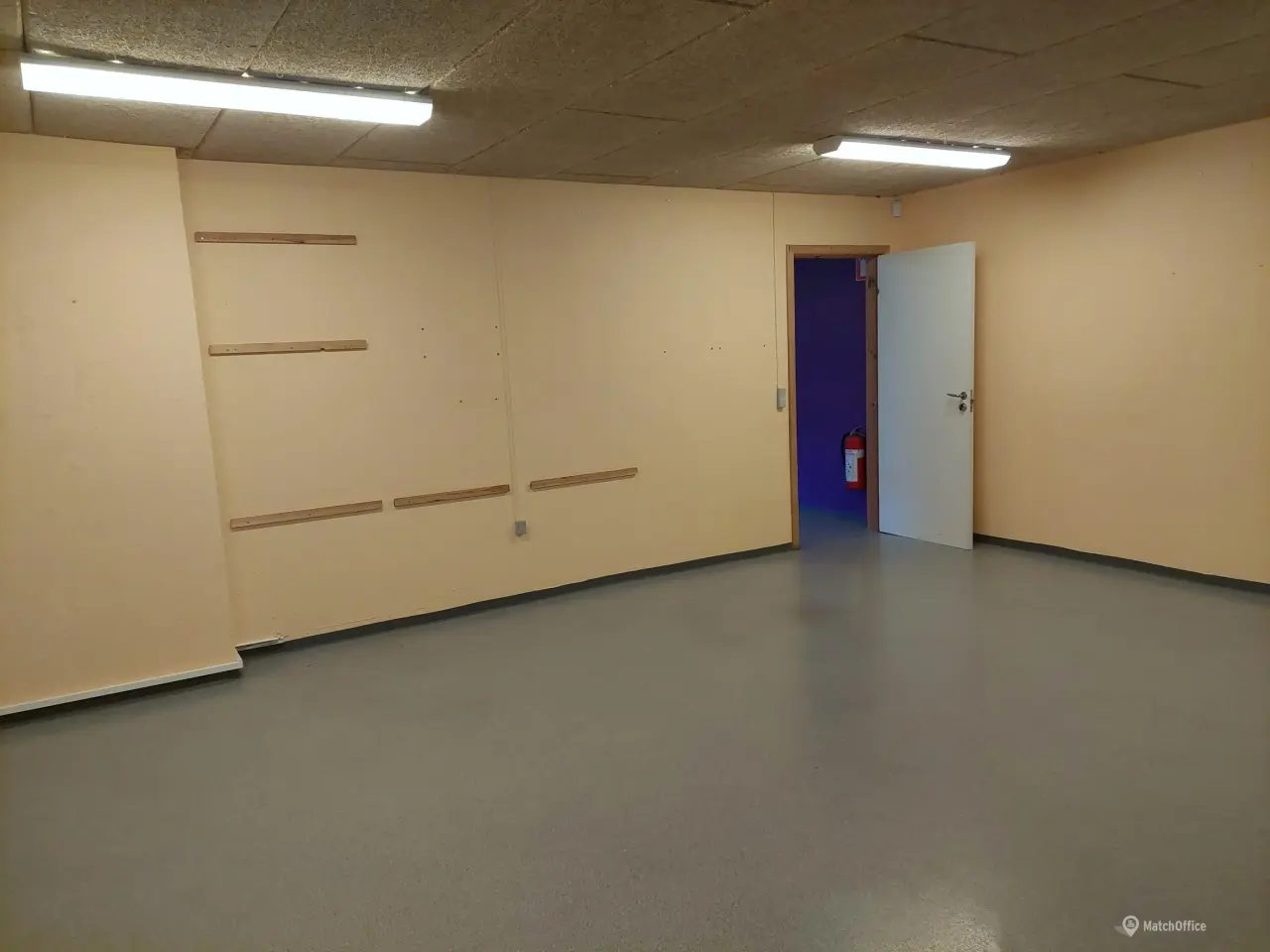 Billede 1 - Stort butikslokale til leje i 8930 området