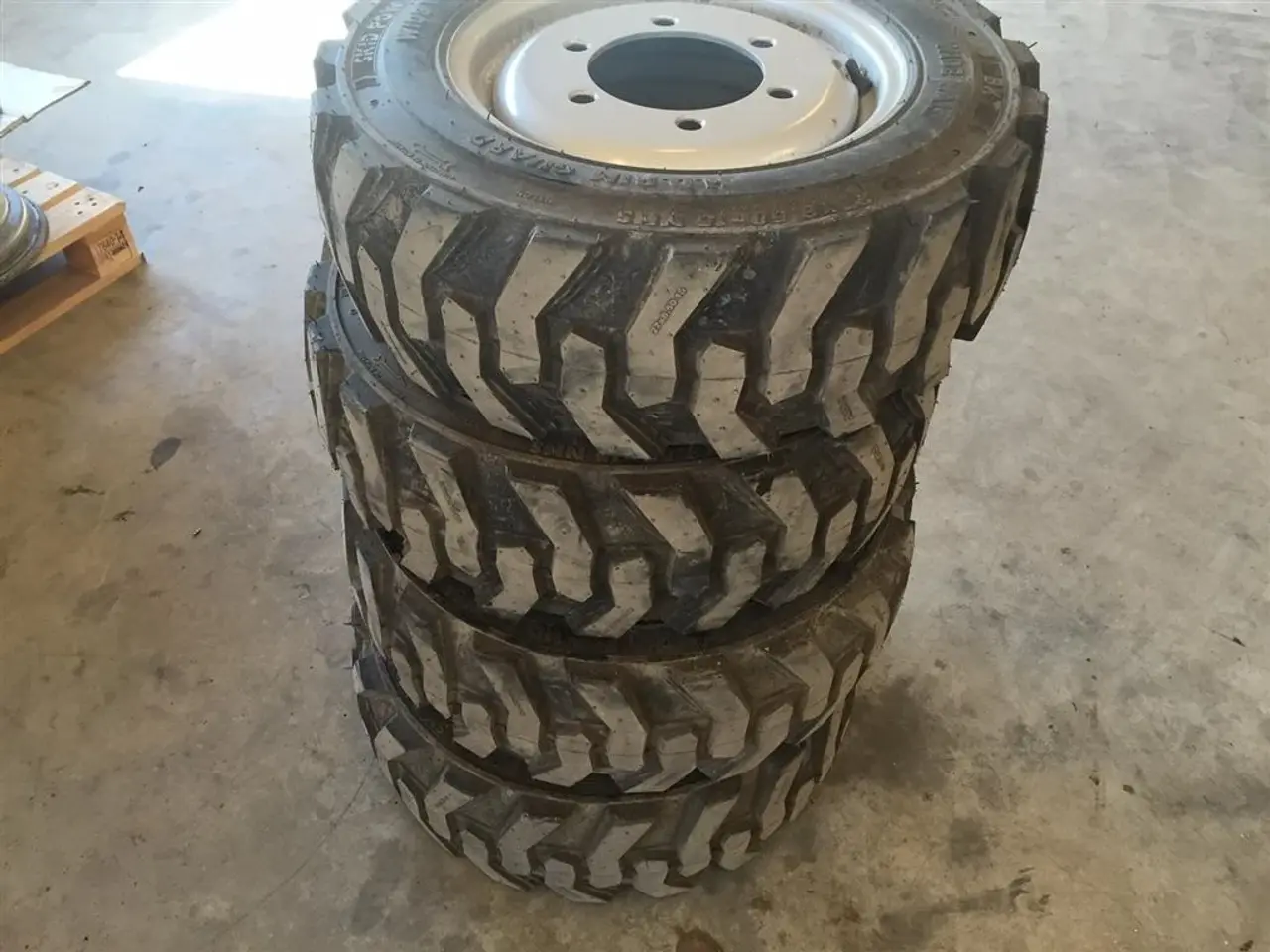 Billede 3 - Weidemann Alle modeller Hjul 27x8.50x15 Kpl.