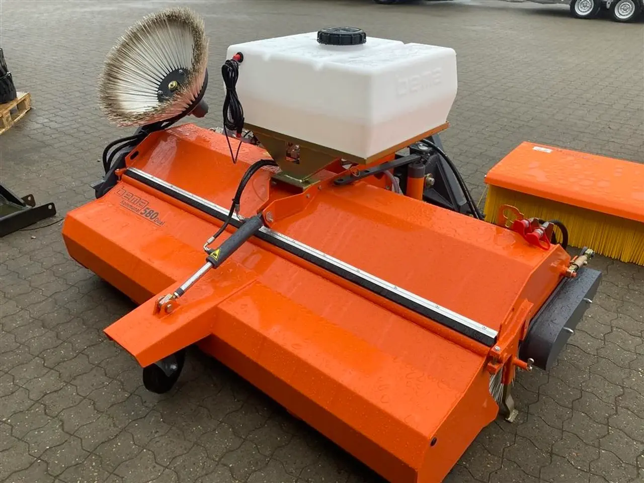 Billede 3 - Multi-Clean 580 Dual opsamlerkasse, vandtank og sidebørste