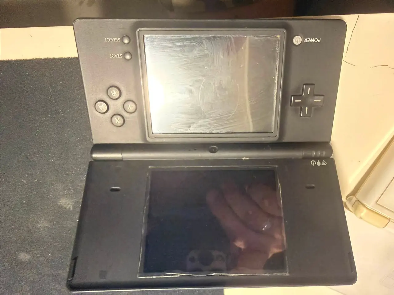 Billede 4 - Nintendo DS Lite konsol i hvid og en i sort.