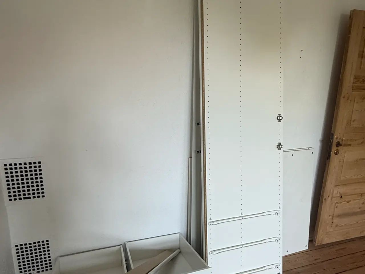 Billede 3 - Pax garderobeskab fra IKEA med Spejllåge