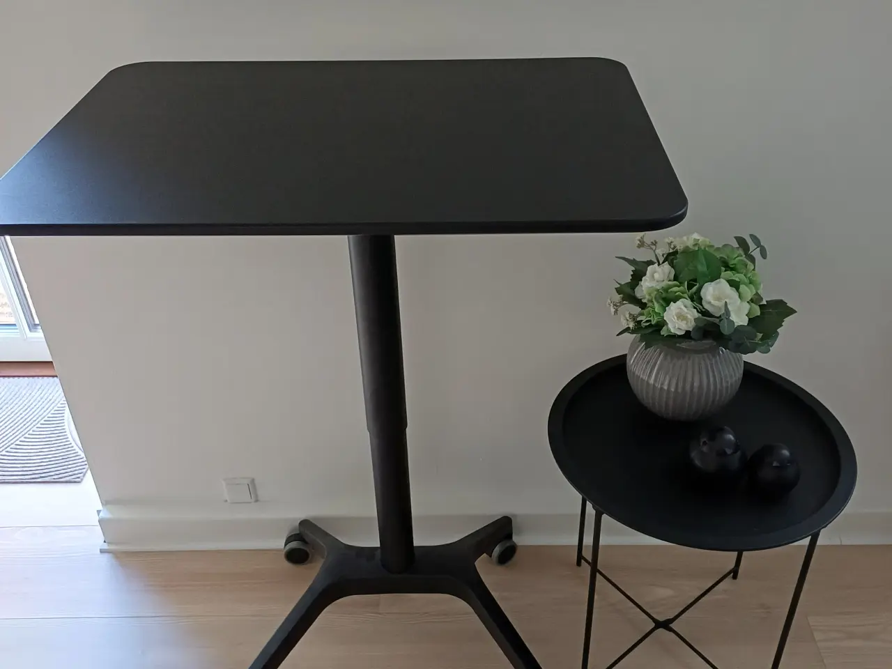Billede 1 - Speak talerstol i sort brugt som hæve/sænkebord