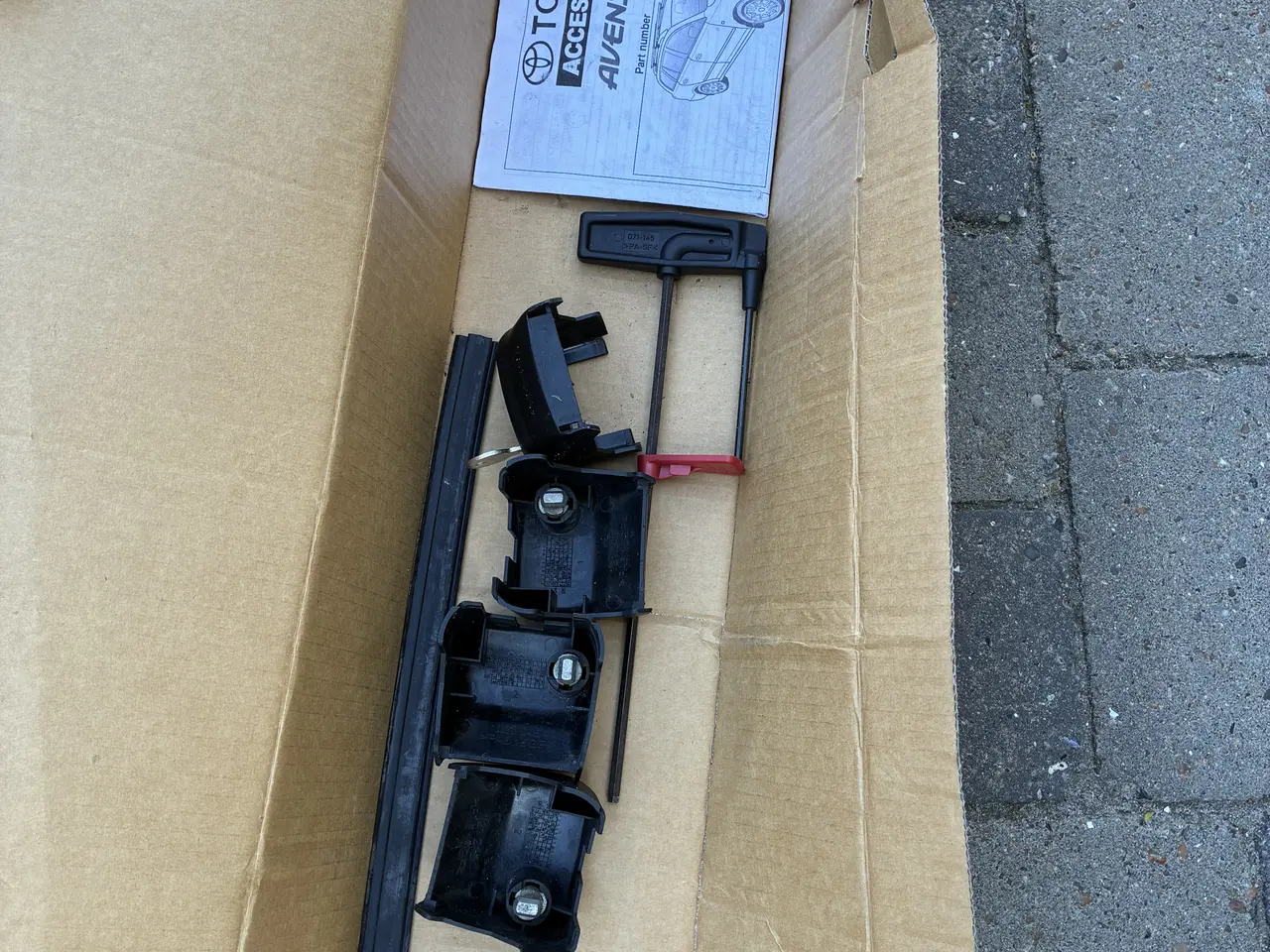 Billede 2 - Originale tagbøjler til Toyota Avensis stc T25